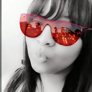 Meet your Posher, Evonna